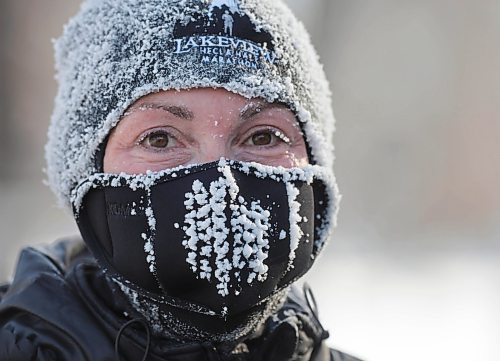 RUTH BONNEVILLE / WINNIPEG FREE PRESS 

Standup - frosty run

Avid runner Trish Hunter doesn't mind the cold weather or the frost buildup on her face mask and eyelashes as she makes her way down Wellington Crescent during her daily running routine Tuesday.



Jan 31st,  2023