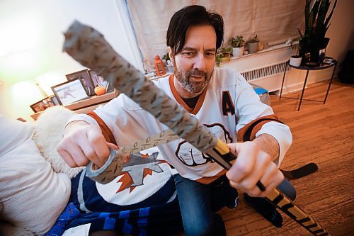 JOHN WOODS / WINNIPEG FREE PRESS
Jeff Einfeld, a beer league hockey player who has been taping his stick the same way since he was a kid, with a wooden stick, is photographed in his home Tuesday, January 31, 2023. 

Re: Sanderson