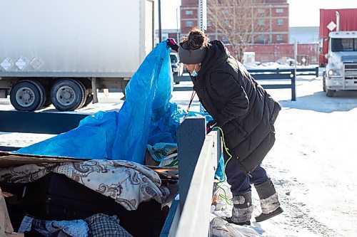 MIKAELA MACKENZIE / WINNIPEG FREE PRESS

Case worker Robin Eastman checks to see if anyone is around at a camp to offer sandwiches, warm socks, water, and other supplies from the Main Street Project van in Winnipeg on Wednesday, Feb. 1, 2023. For Tyler story.

Winnipeg Free Press 2023.