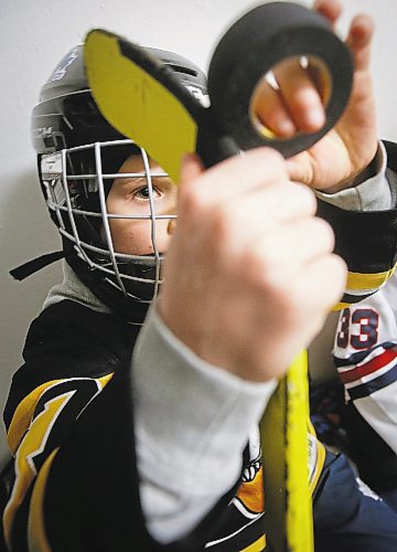 JOHN WOODS / WINNIPEG FREE PRESS
Cade Andrew, 8, tapes his stick before he hits the ice for hockey practice at Deer Lodge Community Centre Tuesday, January 17, 2023. 

Re: sanderson