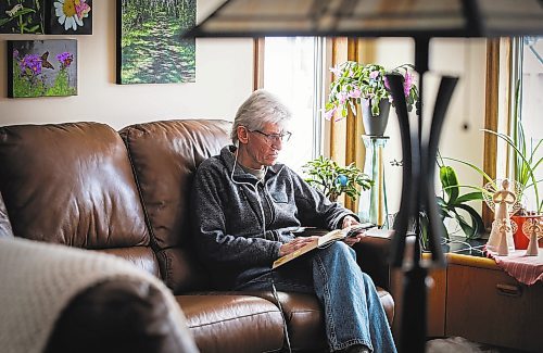 JOHN WOODS / WINNIPEG FREE PRESS
Rick Schmidt, who is waiting for a lung transplant due to cancer, is photographed at his home in Winnipeg, Tuesday, January 24, 2023. Schmidt is now in the second to last stage of his lung transplant journey.

Re:Longhurst