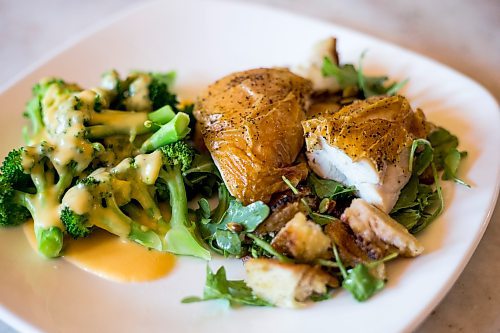 MIKAELA MACKENZIE / WINNIPEG FREE PRESS



Kate Fenske's favourite roast chicken with broccoli, cheese sauce, and bread salad at the RRC Polytech kitchen in Winnipeg on Friday, Aug. 19, 2022.  For AV Kitching story.

Winnipeg Free Press 2022.