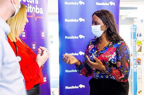 MIKAELA MACKENZIE / WINNIPEG FREE PRESS

Health minister Audrey Gordon chats with Dr. Candace Bradshaw, president of Doctors Manitoba, after making an announcement about health care administration at Tuxedo Family Medical Centre in Winnipeg on Friday, Feb. 3, 2023. For Katie story.

Winnipeg Free Press 2023.