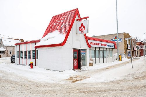 MIKE DEAL / WINNIPEG FREE PRESS
Sal&#x2019;s at 1545 Main Street is closing and going up for sale. 
See Gabrielle Piche story
230203 - Friday, {month name} 03, 2023.