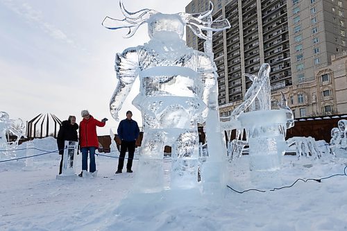 RUTH BONNEVILLE / WINNIPEG FREE PRESS 

Standup - Ice Carvers in Winnipeg for Inaugural Winterscape Competition.


Anonymous bystanders take a long look the ice sculpture created by Julio Marinez from Mexico City, that took 2nd place in the competition, at Upper Fort Garry Park Monday. 

Artists from around the world took part in Winnipeg's first ever international ice carving competition called Winterscape.  The International Ice Carving Competition took place at the Upper Fort Garry Park over the weekend, where teams from Canada, the Netherlands, Malaysia, Mexico and the Philippines were busy sculpting.


Feb 6th,  2023