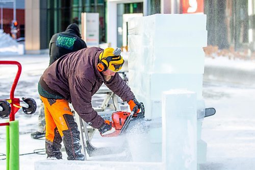 MIKAELA MACKENZIE / WINNIPEG FREE PRESS

Thomas Weijenberg cuts a stack of ice blocks in preparation for ice carving at True North Square in Winnipeg on Tuesday, Feb. 7, 2023. For &#x460;story.

Winnipeg Free Press 2023.