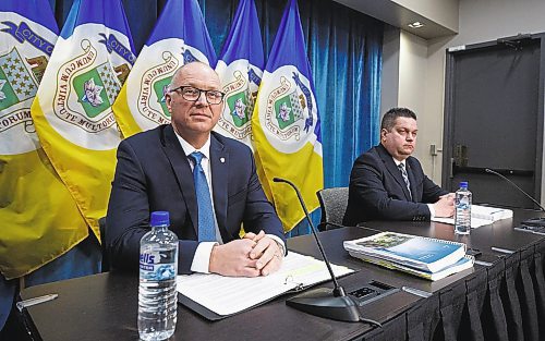 MIKE DEAL / WINNIPEG FREE PRESS
Mayor Scott Gillingham (left) and Finance Chairperson Jeff Browaty answer questions from the media just before the City of Winnipeg Preliminary 2023 Budget is tabled at City Hall Wednesday afternoon.
230208 - Wednesday, February 08, 2023.