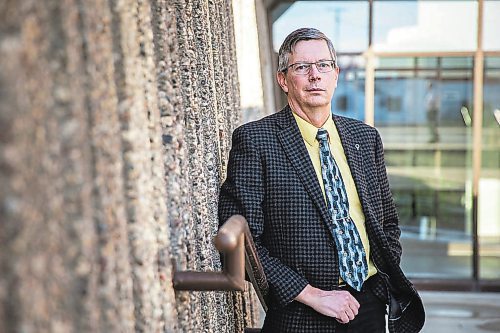 MIKAELA MACKENZIE / WINNIPEG FREE PRESS



Manitoba Teachers' Society president James Bedford poses for a portrait at the organization's headquarters in Winnipeg on Thursday, Oct. 22, 2020. For Maggie Macintosh story.



Winnipeg Free Press 2020