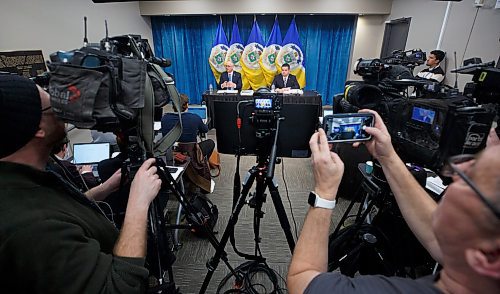 MIKE DEAL / WINNIPEG FREE PRESS
Mayor Scott Gillingham (left) and Finance Chairperson Jeff Browaty answer questions from the media just before the City of Winnipeg Preliminary 2023 Budget is tabled at City Hall Wednesday afternoon.
230208 - Wednesday, February 08, 2023.