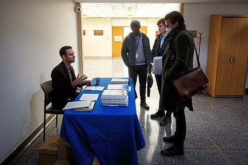 MIKE DEAL / WINNIPEG FREE PRESS
Members of the media pick up City of Winnipeg Preliminary 2023 Budget documents to examine during an embargoed lockup at City Hall Wednesday morning.
230208 - Wednesday, February 08, 2023.