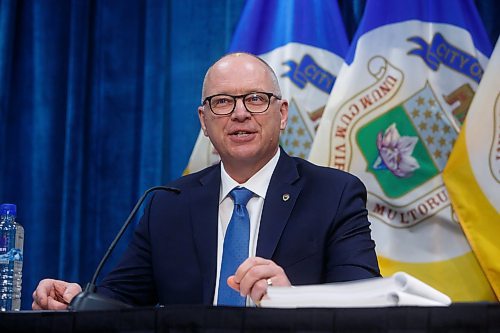MIKE DEAL / WINNIPEG FREE PRESS
Mayor Scott Gillingham (left) and Finance Chairperson Jeff Browaty answer questions from the media just before the City of Winnipeg Preliminary 2023 Budget is tabled at City Hall Wednesday afternoon.
230208 - Wednesday, February 08, 2023.