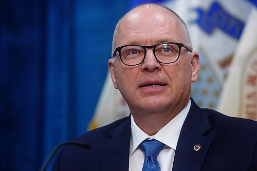 MIKE DEAL / WINNIPEG FREE PRESS
Mayor Scott Gillingham (left) and Finance Chairperson Jeff Browaty answer questions from the media just before the City of Winnipeg Preliminary 2023 Budget is tabled at City Hall Wednesday afternoon.
230208 - Wednesday, February 08, 2023.