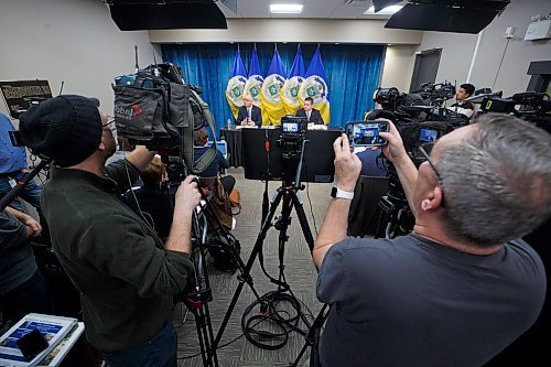 MIKE DEAL / WINNIPEG FREE PRESS
Mayor Scott Gillingham (left) and Finance Chairperson Jeff Browaty answer questions from the media just before the City of Winnipeg Preliminary 2023 Budget is tabled at City Hall Wednesday afternoon.
230208 - Wednesday, February 08, 2023.