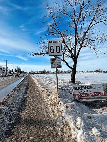 Around 3 p.m. Friday, there was a patch of blood in the snow steps from the Westbound Ness at Mount Royal bus stop. (Gabrielle Piché / Winnipeg Free Press)