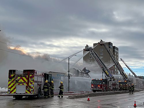 David Lipnowski / Winnipeg Free Press
Three businesses are destroyed after a fire broke out the 800 block of Main Street Saturday.