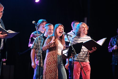 Kristen Nerbas and other members of Konektis sing their own version of the American folk song “Rock Island Line” during the choir's Saturday night performance at The 40 nightclub in Brandon. (Kyle Darbyson/The Brandon Sun) 