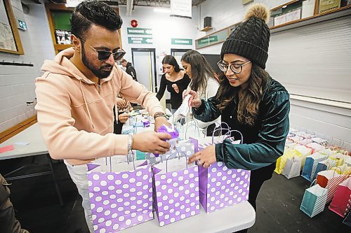 JOHN WOODS / WINNIPEG FREE PRESS
Arshdeep Manghera, left, Sheena Gurm, right, and other volunteers from the World Sikh Organization of Canada and Sikh Heritage Manitoba prepare personal care packages for Willow Place Women’s Shelter and North Point Douglas Women’s Centre at Valley Gardens Community Centre Sunday, January 12, 2023. World Sikh Organization of Canada and Sikhs across Canada, in partnership with local community organizations, mark February 14th by delivering baked goods, Valentines cards, chocolates and personal care items to women’s shelters as part of the One Billion Rising movement. 

Re: ?