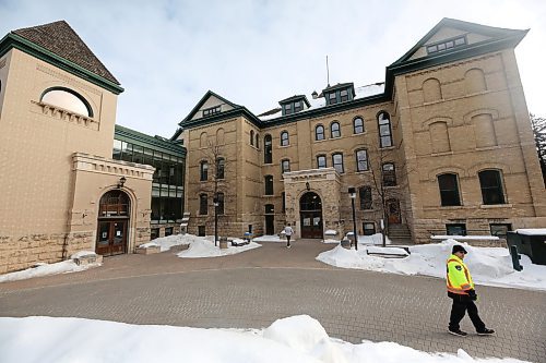 A security officer with Brandon University walks behind Clark Hall near the George T. Richardon Centre on Wednesday morning. Brandon University has added extra security patrols on campus following the discovery of an unfired .22-calibre round on campus. (Matt Goerzen/The Brandon Sun) 