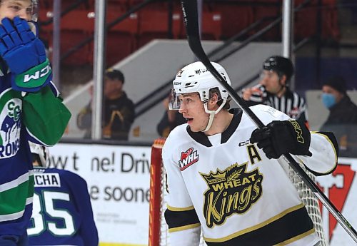 Brandon Wheat Kings forward Brett Hyland (74) celebrates a goal by Dawson Pasternak that gave Brandon a 4-3 lead in the second period over the visiting Swift Current Broncos during their Western Hockey League game at Westoba Place on Tuesday evening. (Perry Bergson/The Brandon Sun)