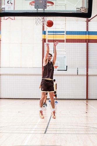 MIKAELA MACKENZIE / WINNIPEG FREE PRESS

Simon Hildebrandt (2) at U of M men&#x573; basketball practice in Winnipeg on Wednesday, Feb. 15, 2023.  For Mike Sawatzky story.

Winnipeg Free Press 2023.