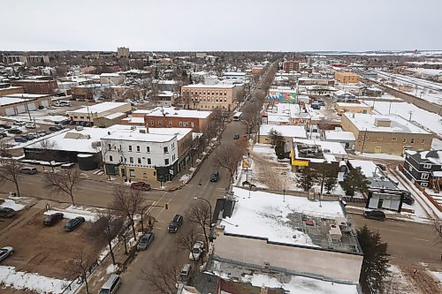 Downtown Rosser Avenue at the junction of 11th Street, as seen from the 11th storey of Scotia Towers on Wednesday afternoon. (Matt Goerzen/The Brandon Sun)