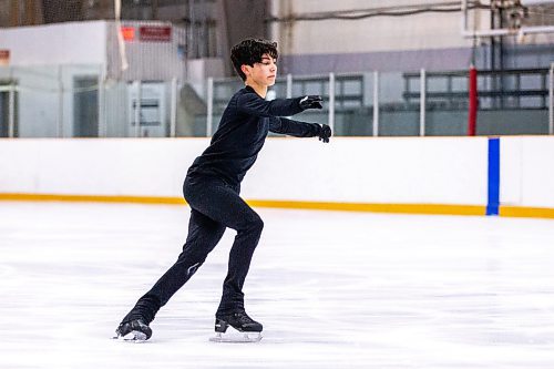 MIKAELA MACKENZIE / WINNIPEG FREE PRESS

Figure skater David Howes practices at the Winnipeg Winter Club in Winnipeg on Tuesday, Feb. 14, 2023. For Laurie Neelin story.

Winnipeg Free Press 2023.