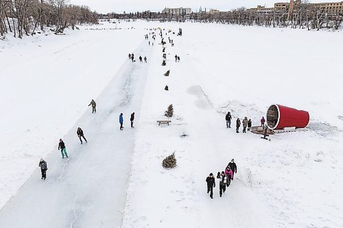 Daniel Crump / Winnipeg Free Press. People take advantage of warmer late winter weather by going for a walk, or skate, along the Red River on the Nestaweya River Trail near the Forks in Winnipeg, Saturday afternoon. March 5, 2022.