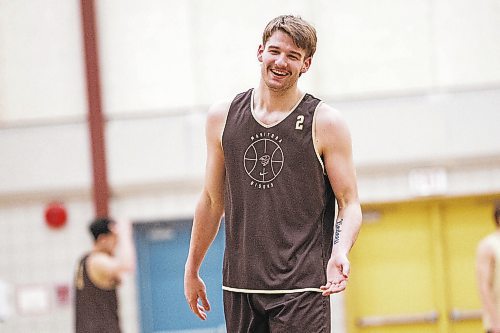 MIKAELA MACKENZIE / WINNIPEG FREE PRESS

Simon Hildebrandt (2) at U of M men&#x573; basketball practice in Winnipeg on Wednesday, Feb. 15, 2023.  For Mike Sawatzky story.

Winnipeg Free Press 2023.