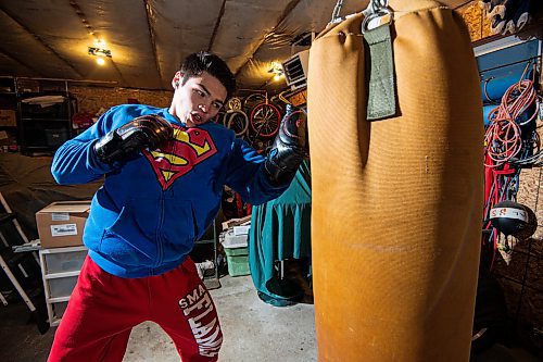 Mike Sudoma/Winnipeg Free Press
Eli Serada trains inside of his garage boxing gym set up Thursday evening
February 16, 2023 