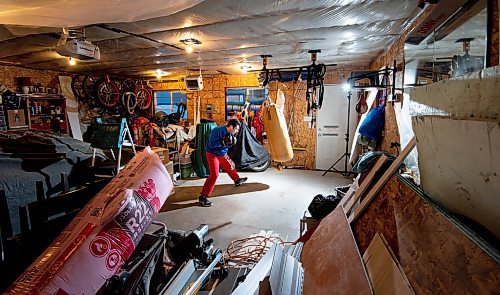 Mike Sudoma/Winnipeg Free Press
Eli Serada trains inside of his garage boxing gym set up Thursday evening
February 16, 2023 