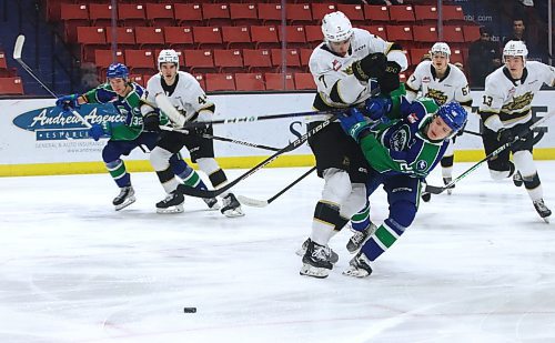 Brandon Wheat Kings defenceman Charlie Elick (7) catches Swift Current Broncos forward Clarke Caswell of Brandon (25) coming across the middle of the ice during their Western Hockey League game at Westoba Place on Tuesday. (Perry Bergson/The Brandon Sun) 