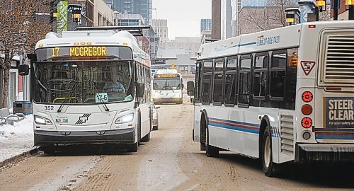 MIKE DEAL / WINNIPEG FREE PRESS
A Winnipeg Transit bus drives along Graham Avenue Thursday afternoon.
230126 - Thursday, January 26, 2023.