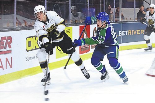 Brandon Wheat Kings defenceman Charlie Elick (7) tries to make a pass with Swift Current Broncos forward Clarke Caswell of Brandon (25) in hot pursuit during their Western Hockey League game at Westoba Place on Tuesday. (Perry Bergson/The Brandon Sun) 