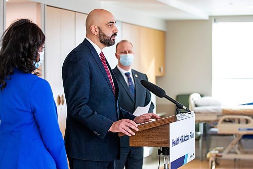 MIKAELA MACKENZIE / WINNIPEG FREE PRESS

Mike Nader, president and chief executive officer of the Winnipeg Regional Health Authority speaks to the media at the Grace Hospital in Winnipeg on Friday, Feb. 17, 2023.  For Carol story.

Winnipeg Free Press 2023.