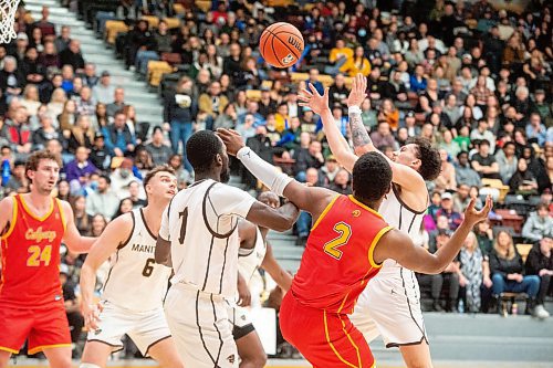 Mike Sudoma/Winnipeg Free Press
University of Manitoba Bisons and University of Calgary Dinos fight for a rebound as they play Saturday night at Investors Group Athletics Centre Saturday evening
February 18, 2023 
