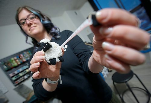 JOHN WOODS / WINNIPEG FREE PRESS
Madison Danuška, owner of Tugging at Your Hear Strings, a home-based venture specializing in string art is photographed in her home studio Winnipeg, Tuesday, February 21, 2023.
Reporter: Sanderson