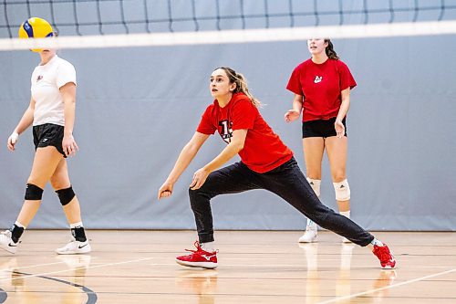 MIKAELA MACKENZIE / WINNIPEG FREE PRESS

Taylor Kleysen at U of W women&#x573; volleyball practice at the Dakota Fieldhouse in Winnipeg on Wednesday, Feb. 22, 2023. For Mike story.

Winnipeg Free Press 2023.