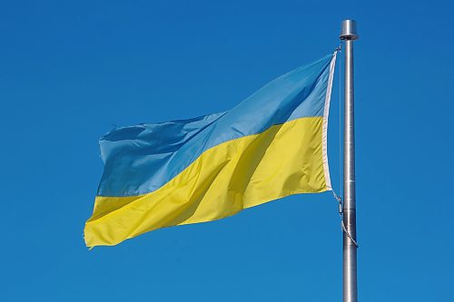 MIKE DEAL / WINNIPEG FREE PRESS
A Ukrainian flag flies outside the headquarters to Pratts Wholesale Food Services at 101 Hutchings Street. 
230222 - Wednesday, February 22, 2023.