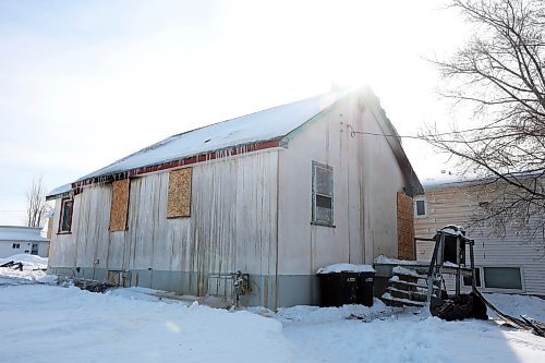 23022023
A fire at a home in the 100 block of Frederick Street in Brandon’s east end claimed the life of an individual in the home on Tuesday.
(Tim Smith/The Brandon Sun)