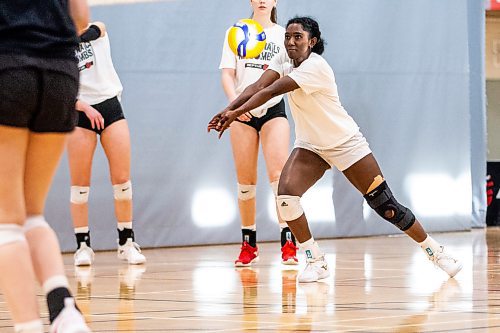 MIKAELA MACKENZIE / WINNIPEG FREE PRESS

Kely Warmington at U of W women&#x573; volleyball practice at the Dakota Fieldhouse in Winnipeg on Wednesday, Feb. 22, 2023. For Mike story.

Winnipeg Free Press 2023.