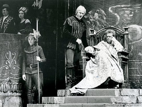 DAVE JOHNSON / WINNIPEG FREE PRESS

Manitoba Opera Association 
Ryan Edwards (centre) plays Iago in Otello - 1983