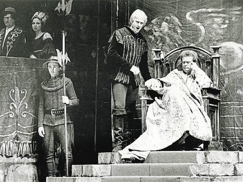 DAVE JOHNSON / WINNIPEG FREE PRESS

Manitoba Opera Association 
Ryan Edwards (centre) plays Iago in Otello - 1983