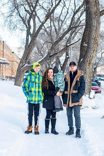 MIKAELA MACKENZIE / WINNIPEG FREE PRESS

Olisya Chychkevych and her sons, Bohdan (15, left), Danylo (four), and Nazariy (22) pose for a photo outside of their apartment building in Winnipeg on Wednesday, Feb. 22, 2023. They came to Winnipeg from Lviv, Ukraine in August. For Brenda story.

Winnipeg Free Press 2023.