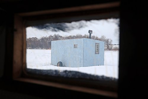 23022023
Ice-fishing shacks sit atop the ice on the Rivers Reservoir on Thursday. (Tim Smith/The Brandon Sun)