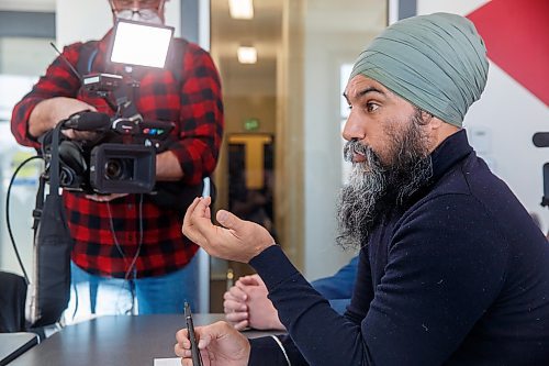 MIKE DEAL / WINNIPEG FREE PRESS
NDP Leader Jagmeet Singh, joined by NDP MPs Daniel Blaikie (Elmwood - Transcona) and NDP Candidate for Winnipeg South Centre Julia Ridell, meet with health care workers in Winnipeg at the Riverview Community Centre, 90 Ashland Avenue, Tuesday morning. 
See Malak Abas story
230228 - Tuesday, February 28, 2023.