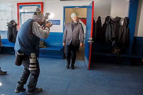 MIKE DEAL / WINNIPEG FREE PRESS
NDP Leader Jagmeet Singh, joined by NDP MPs Daniel Blaikie (Elmwood - Transcona) and NDP Candidate for Winnipeg South Centre Julia Ridell, meet with health care workers in Winnipeg at the Riverview Community Centre, 90 Ashland Avenue, Tuesday morning. 
See Malak Abas story
230228 - Tuesday, February 28, 2023.