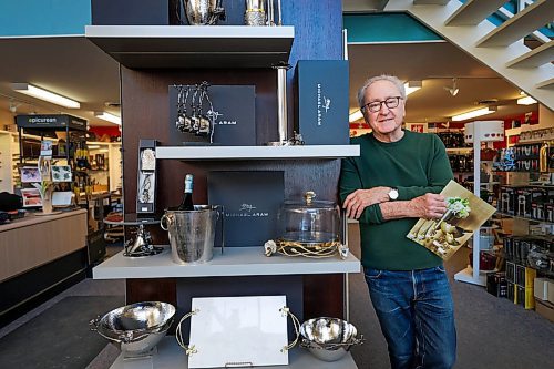 RUTH BONNEVILLE / WINNIPEG FREE PRESS 

BIZ - D.A. Niels Kitchenware

Portrait of Neil Baker, owner of D.A.Niels Kitchenware, in his gourmet kitchenware store. 

Story: Business Profile. Neil Baker, owner of D.A.Niels Kitchenware, the largest privately owned kitchen store in western Canada. The gourmet kitchenware store has been around since 1999. The 6,000 square foot store carries a large selection of Japanese knives, cooking and baking tools, gadgets, and all things kitchen related with high end products from around the world. 

Contact:  204-953-2345

 

Reporter: Janine LeGal


Feb 28th,  2023
