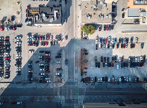 DAVID LIPNOWSKI / WINNIPEG FREE PRESS

Aerial view of downtown surface parking lots photographed October 19, 2022.