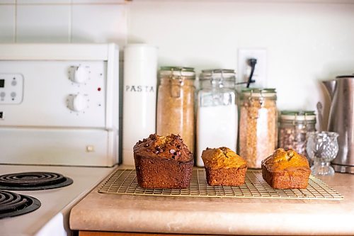 MIKAELA MACKENZIE / WINNIPEG FREE PRESS

Cassandra Hoefer&#x573; Bread Habits banana bread in her home in Winnipeg on Wednesday, March 1, 2023. For Dave Sanderson Piche story.

Winnipeg Free Press 2023.