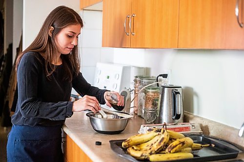 MIKAELA MACKENZIE / WINNIPEG FREE PRESS

Cassandra Hoefer, owner of Bread Habits, whips up a batch of her famous banana bread in her home in Winnipeg on Wednesday, March 1, 2023. For Dave Sanderson Piche story.

Winnipeg Free Press 2023.